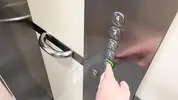случайная встреча с мачехой в отеле в лифте