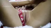 засаживает крупным планом в набухшую от похоти пилотку
