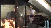 стюардесса сняла трусики, намекая на секс