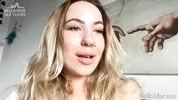 Белла Мур снимает влог