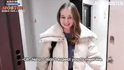 девушка по ошибке селится в уже занятую квартиру