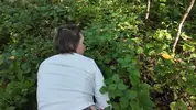 милфа заглатывает член в парке