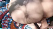 трахает раком похотливую милфу на природе