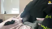 фетишист нюхает и лижет пизду мачехи