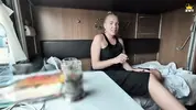 играют в поезде на раздевание