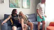 сексвайф пристает к другу мужа
