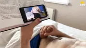 пасынок дрочит у себя в комнате