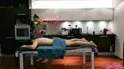 девушка в халате делает массаж на кушетке