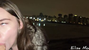 На улице с русской: Русская девушка в шубе делает минет на улице на сильном морозе