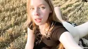снимает себя на селфи во время секса в наезднице