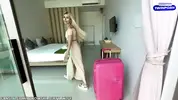 Тори Свитти заезжаеет в особняк со спонсором
