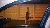 предлагает подвести незнакомку домой