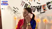 молодая девушка косплеит Харли Квинн