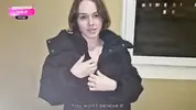 показывает сиськи под курточкой и лезет в штаны