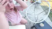 на террасе заливает рыжей лицо спермой