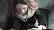 школьница за деньги сосет член в подъезде