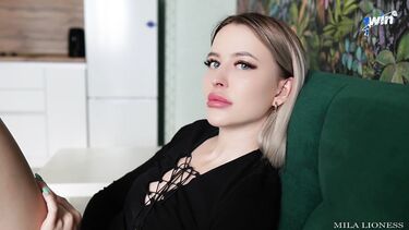 Опять оплачивает отсосом свою часть за аренду квартиры
