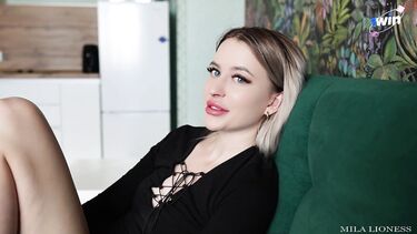 Опять оплачивает отсосом свою часть за аренду квартиры