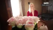 курьер привез цветы от любимого