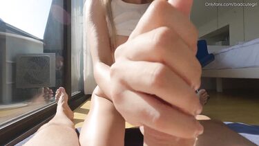 BadCuteGirl: Насадил на пальцы и кукан пизду с интимной стрижкой