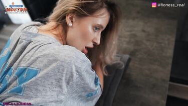 Mila Lioness: Угостил сводную сестру членом вместо утреннего кофе