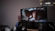 белокурая альтушка застукала типа за дрочкой