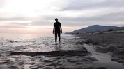 нашел волшебный медальон на пляже