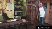 друг мужа пришел на нуру массаж