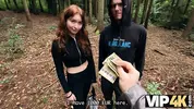парень предлагает 1000 евро за минет