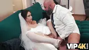 лысый мужик трахает невесту лицом к лицу
