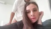 селфи ракурс в позе лежа на животе