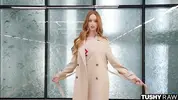 позирует в метро в пальто и секси белье
