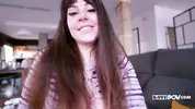 снимает стресс дрочкой и отсосом
