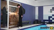 парень приехал на мальчишник с женой