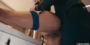 трахает в киску раком