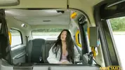 Лола Братц садится в Фейк Такси