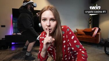 Posh Spicy: Быстро отсосала другу мужа, пока супруг в VR очках