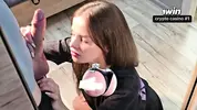 Катюха лижет яйца перед зекарлом
