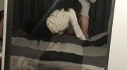 брюнетка сосет член незнакомцу на вписке