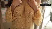 казашка в свитере соблазняет парня