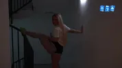 женатый сосед клеится к сексуальной блогерше