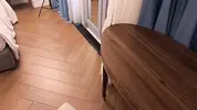 помогает училке с переездом