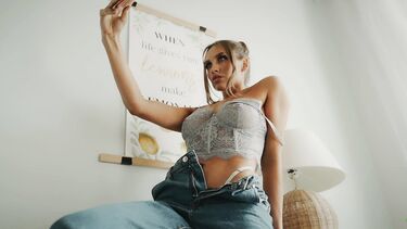 Эротическое соло Лакшери Герл! Шикарная грудь и бритая киска