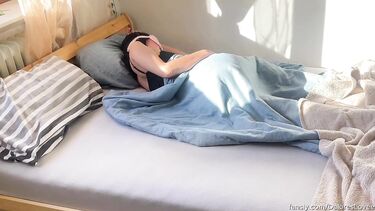 Жена друга: Жестко трахнул жену друга в маске для сна, она даже не поняла, что это был другой мужчина