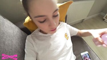 Если твоя сводная сестра дрочит, помоги ей расслабиться!