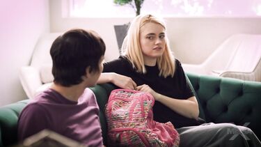 Gracey Snow: Нужно же как-то спасти от скуки сестру уголовницу!