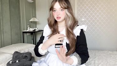 Юная горничная украла деньги и тут же отработала их на скрытую камеру
