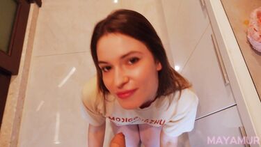 Холодильник пуст, а сводная сестра нашла себе десерт у меня в штанах!