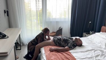 Жена уехала в отель одна на выходные и вызвала в номер не горничную, а менеджера!