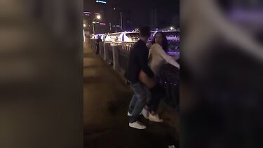 Сашу Травку и Настю Рыбку трахают на набережной в Москве